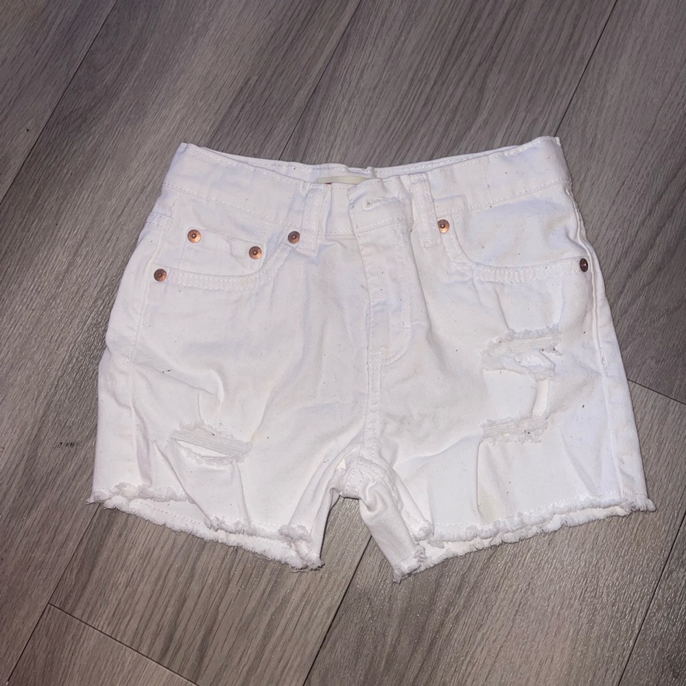 Levi’s White Girlfriend shorty short